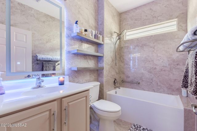 565 W Calle Media Luz, Sahuarita, AZ 85629