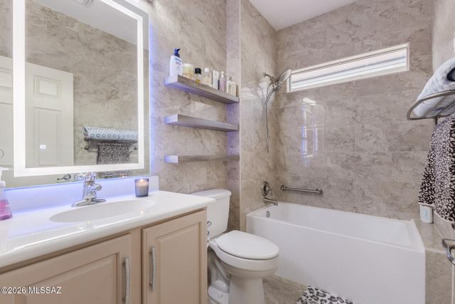 565 W Calle Media Luz, Sahuarita, AZ 85629