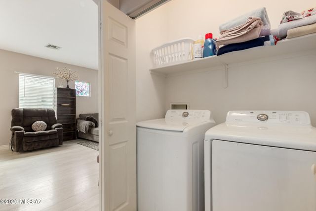 565 W Calle Media Luz, Sahuarita, AZ 85629