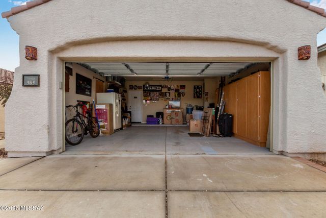 565 W Calle Media Luz, Sahuarita, AZ 85629