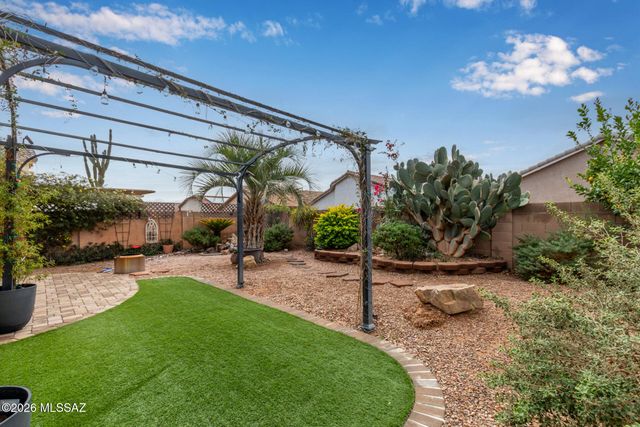 565 W Calle Media Luz, Sahuarita, AZ 85629