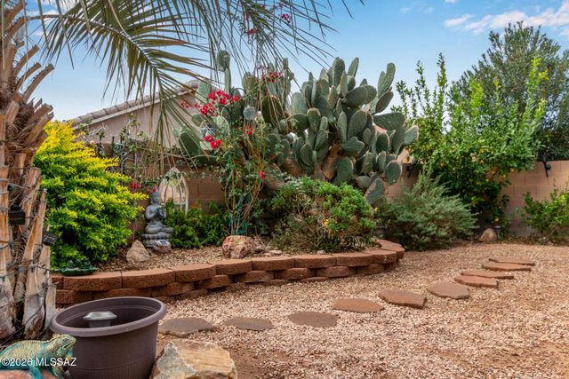565 W Calle Media Luz, Sahuarita, AZ 85629