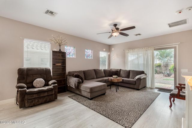 565 W Calle Media Luz, Sahuarita, AZ 85629