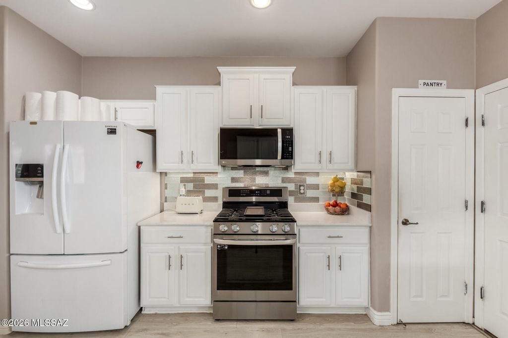 Image 14 of property listing at 565 W Calle Media Luz, Sahuarita, AZ 85629