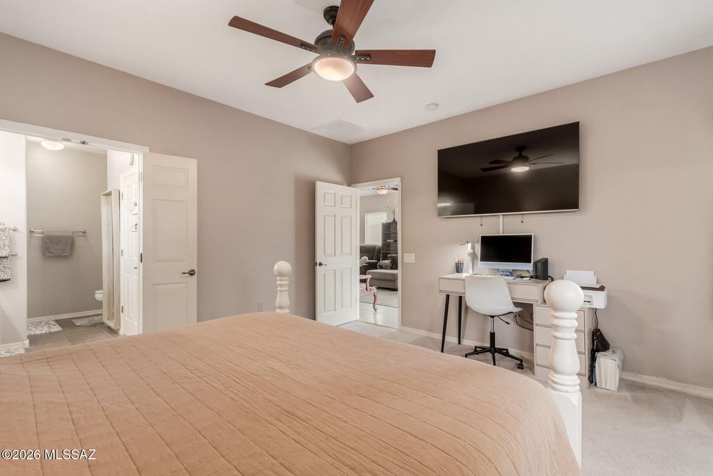 Image 16 of property listing at 565 W Calle Media Luz, Sahuarita, AZ 85629