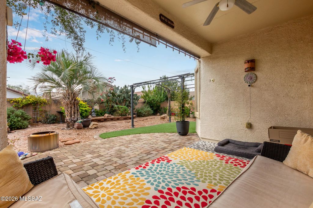 Image 26 of property listing at 565 W Calle Media Luz, Sahuarita, AZ 85629