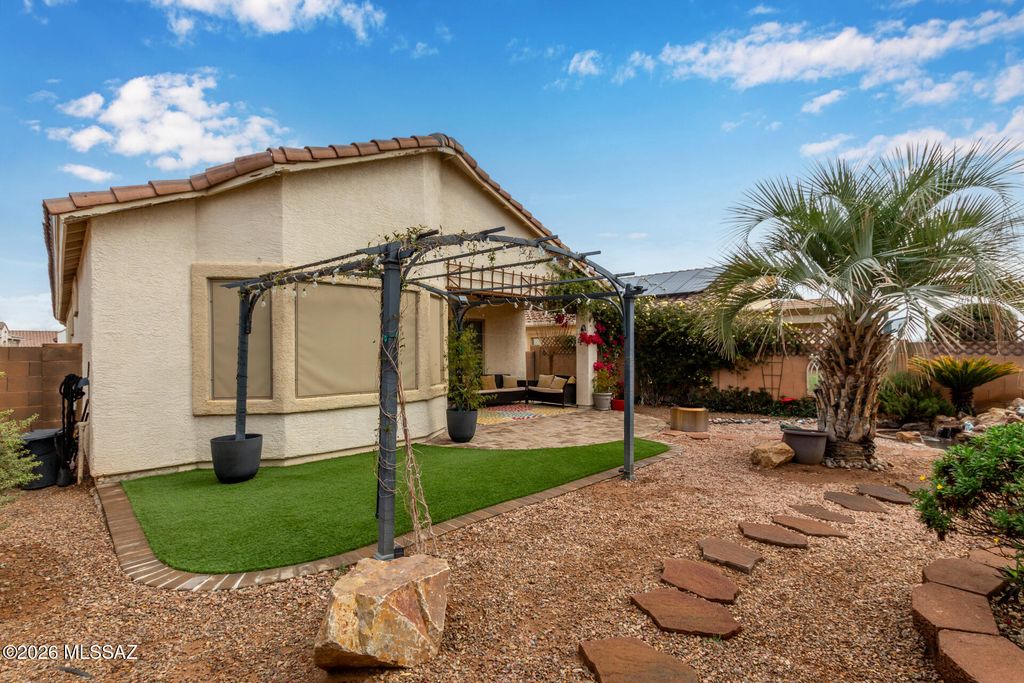Image 29 of property listing at 565 W Calle Media Luz, Sahuarita, AZ 85629