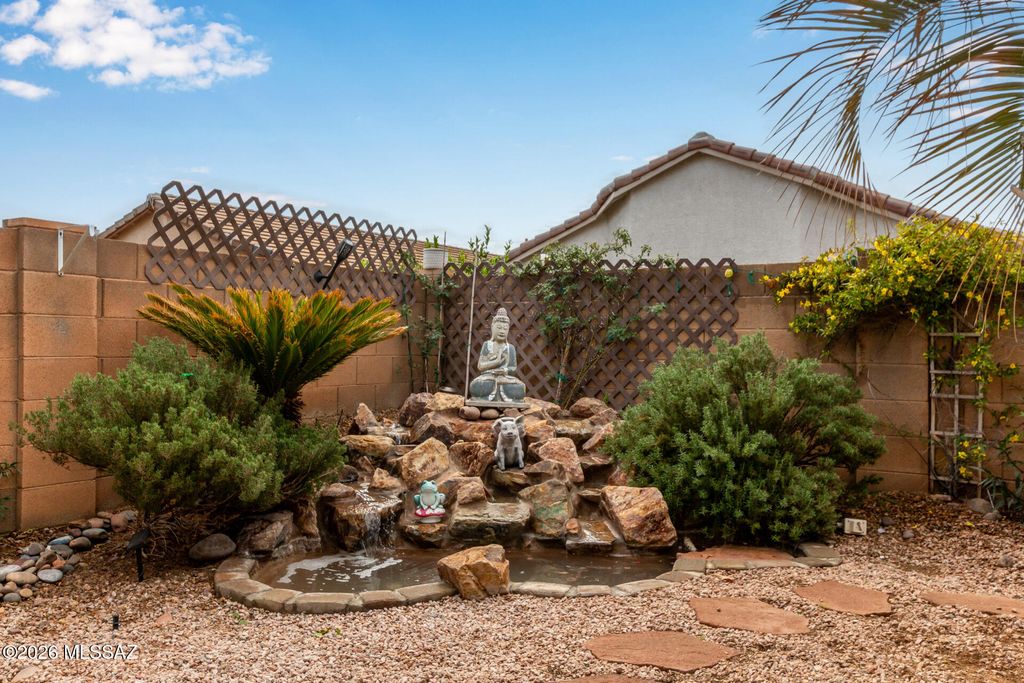 Image 30 of property listing at 565 W Calle Media Luz, Sahuarita, AZ 85629