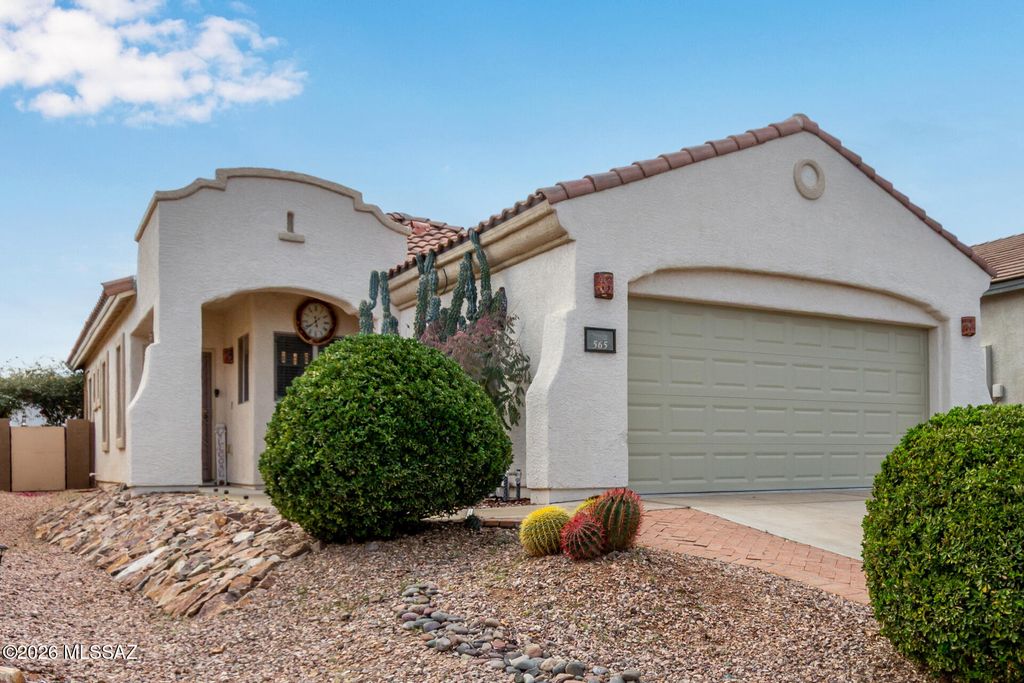Image 4 of property listing at 565 W Calle Media Luz, Sahuarita, AZ 85629