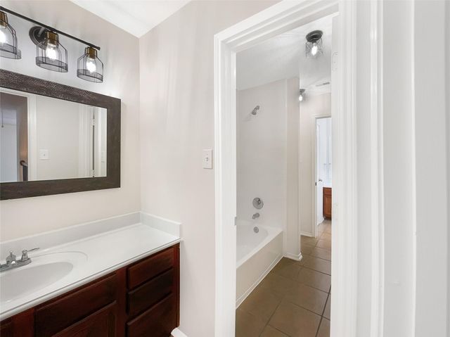 7 Huntington Bend Drive, Manvel, TX 77578