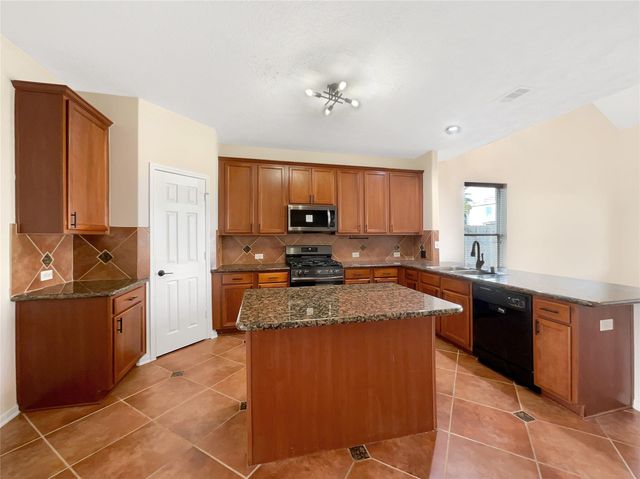 7 Huntington Bend Drive, Manvel, TX 77578