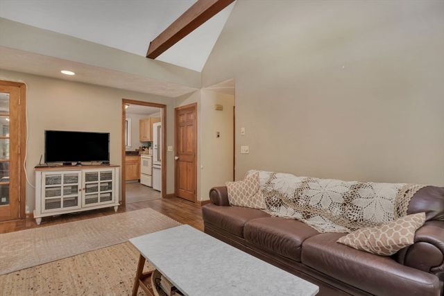 2 Sharon Ln, Sandwich, MA 02644