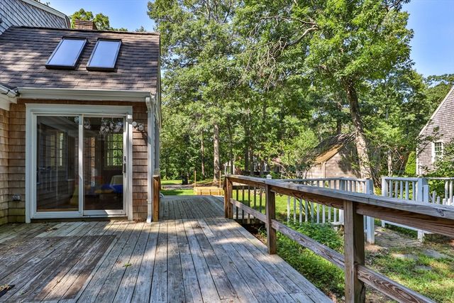 2 Sharon Ln, Sandwich, MA 02644