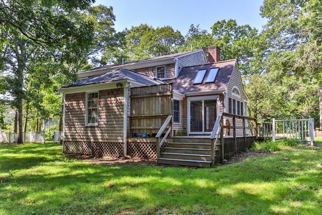 2 Sharon Ln, Sandwich, MA 02644