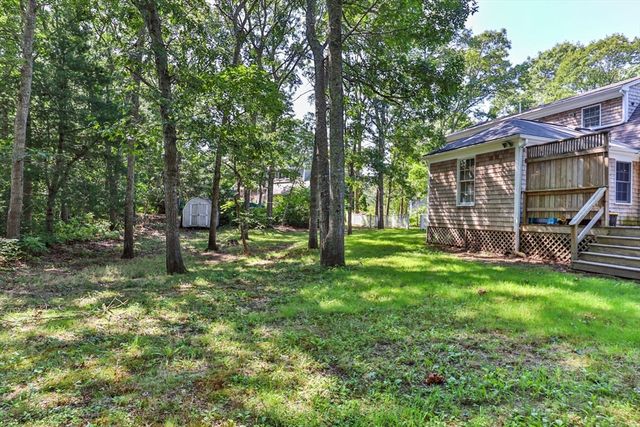 2 Sharon Ln, Sandwich, MA 02644