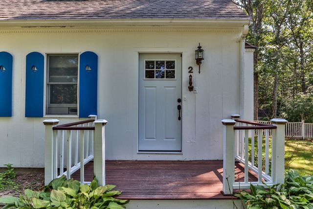 2 Sharon Ln, Sandwich, MA 02644