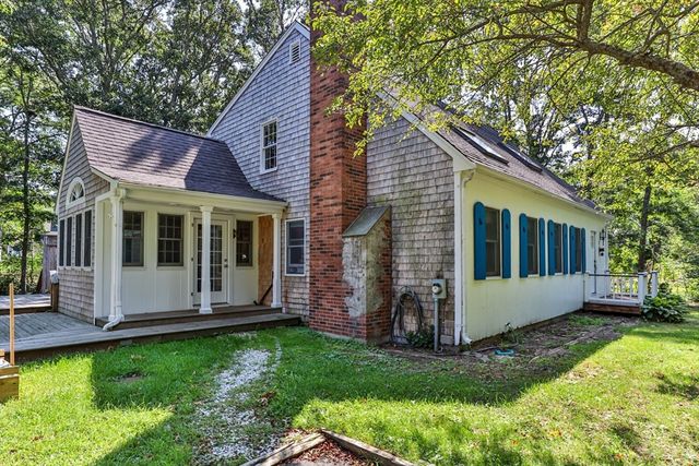 2 Sharon Ln, Sandwich, MA 02644