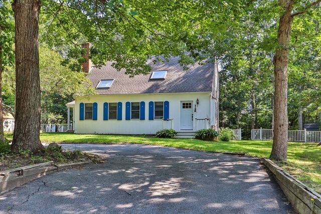 2 Sharon Ln, Sandwich, MA 02644