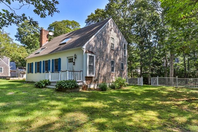 2 Sharon Ln, Sandwich, MA 02644