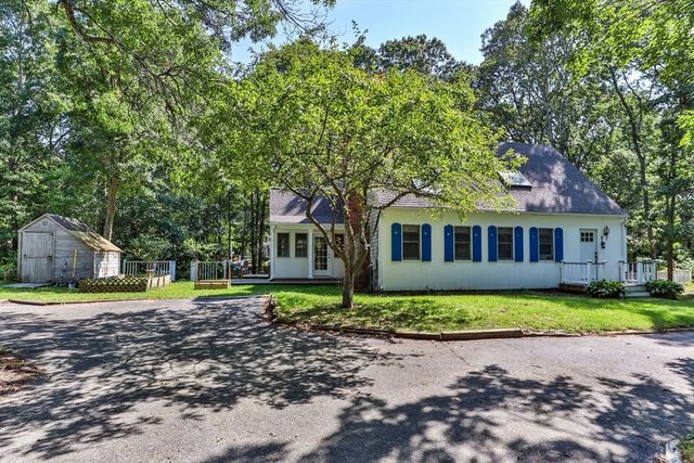 2 Sharon Ln, Sandwich, MA 02644