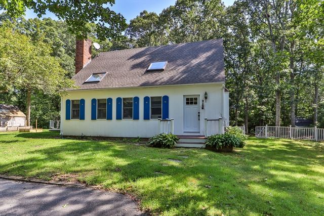 2 Sharon Ln, Sandwich, MA 02644