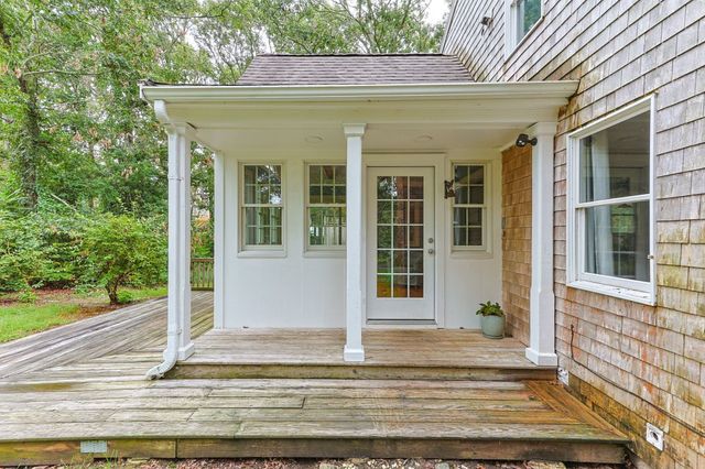2 Sharon Ln, Sandwich, MA 02644