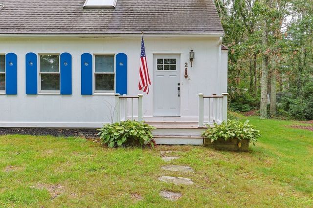 2 Sharon Ln, Sandwich, MA 02644