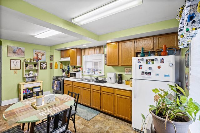 401 West Elm Street, East Rochester, NY 14445