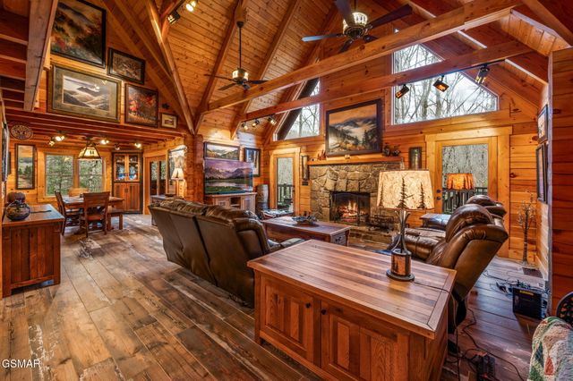 1903 Waters End Road, Walland, TN 37886
