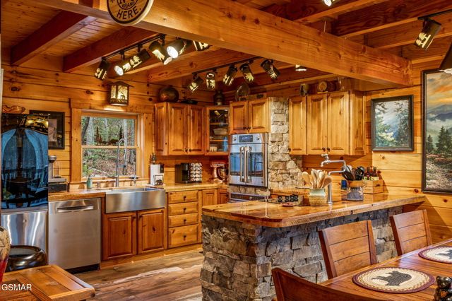 1903 Waters End Road, Walland, TN 37886