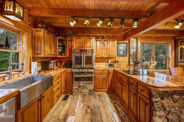 1903 Waters End Road, Walland, TN 37886