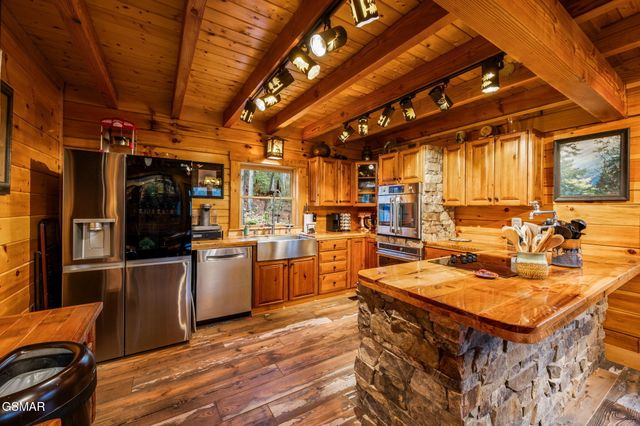 1903 Waters End Road, Walland, TN 37886
