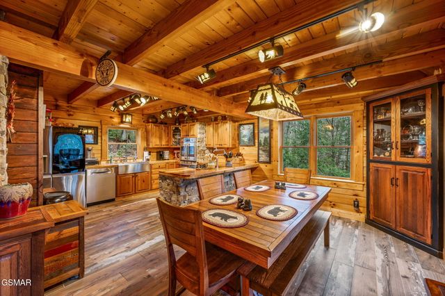 1903 Waters End Road, Walland, TN 37886