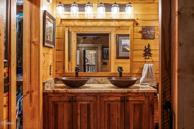 1903 Waters End Road, Walland, TN 37886