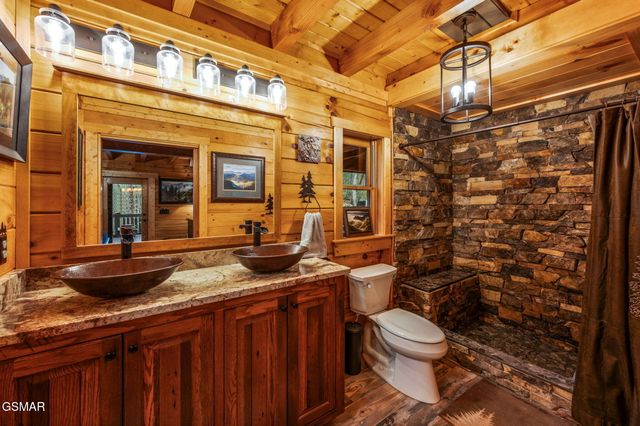 1903 Waters End Road, Walland, TN 37886