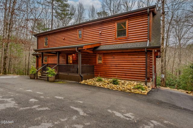 1903 Waters End Road, Walland, TN 37886