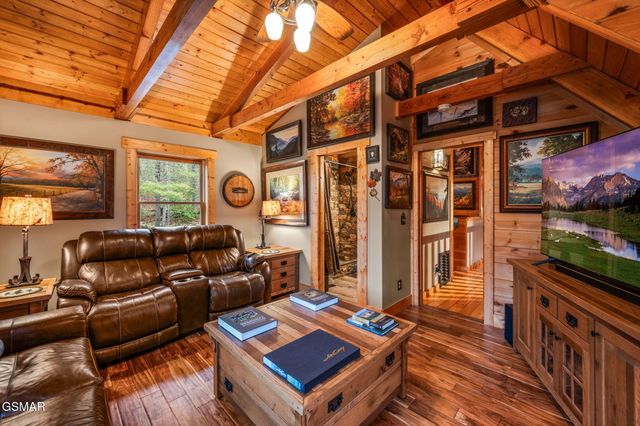 1903 Waters End Road, Walland, TN 37886