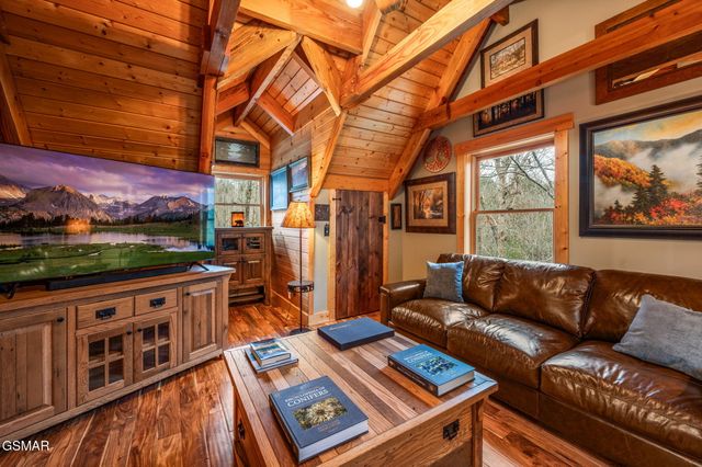 1903 Waters End Road, Walland, TN 37886