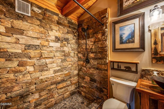 1903 Waters End Road, Walland, TN 37886