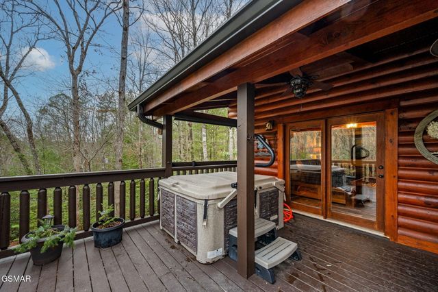 1903 Waters End Road, Walland, TN 37886