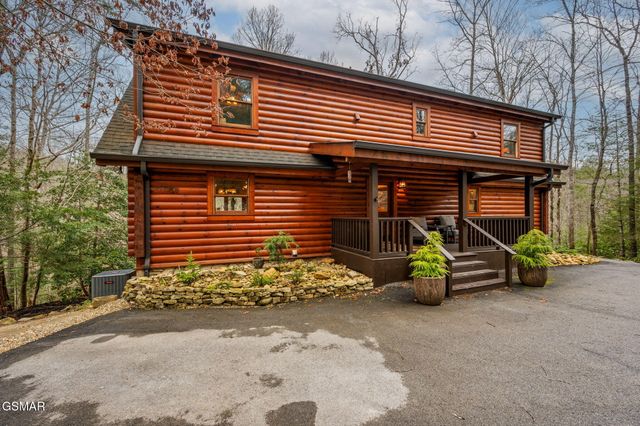 1903 Waters End Road, Walland, TN 37886