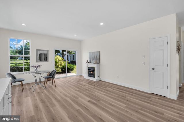 4 QUAIL RD, Barnegat, NJ 08005