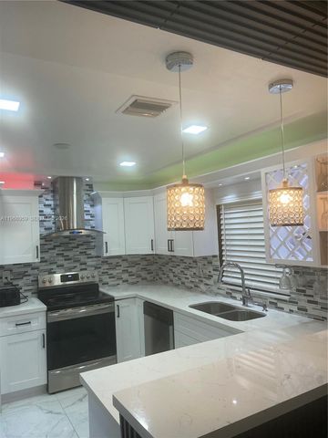 16490 NE 2nd Ave, Miami, FL 33162