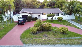 16490 NE 2nd Ave, Miami, FL 33162