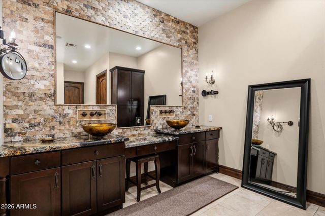 7525 N CLEARWATER Parkway, Paradise Valley, AZ 85253