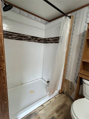 607 W Highland Avenue, Comanche, TX 76442