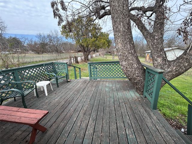 607 W Highland Avenue, Comanche, TX 76442