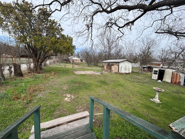 607 W Highland Avenue, Comanche, TX 76442