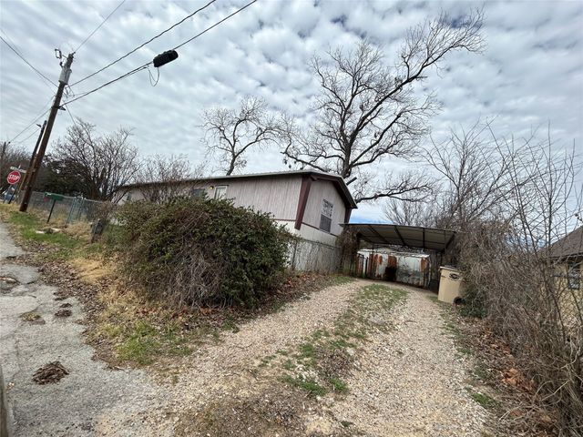 607 W Highland Avenue, Comanche, TX 76442