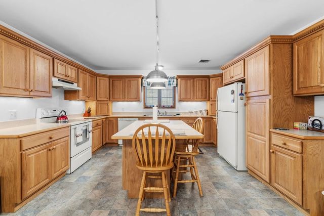 2140 Tanglewood Rd., Dighton, MA 02764